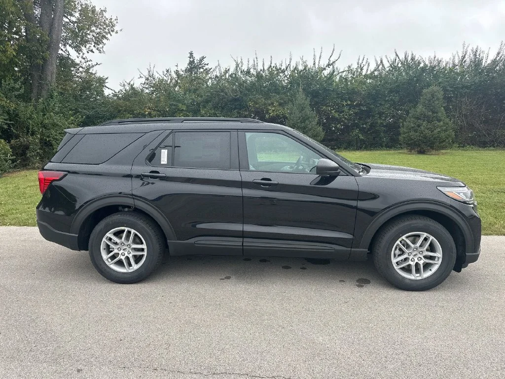 New 2027 Black Ford Active image 13