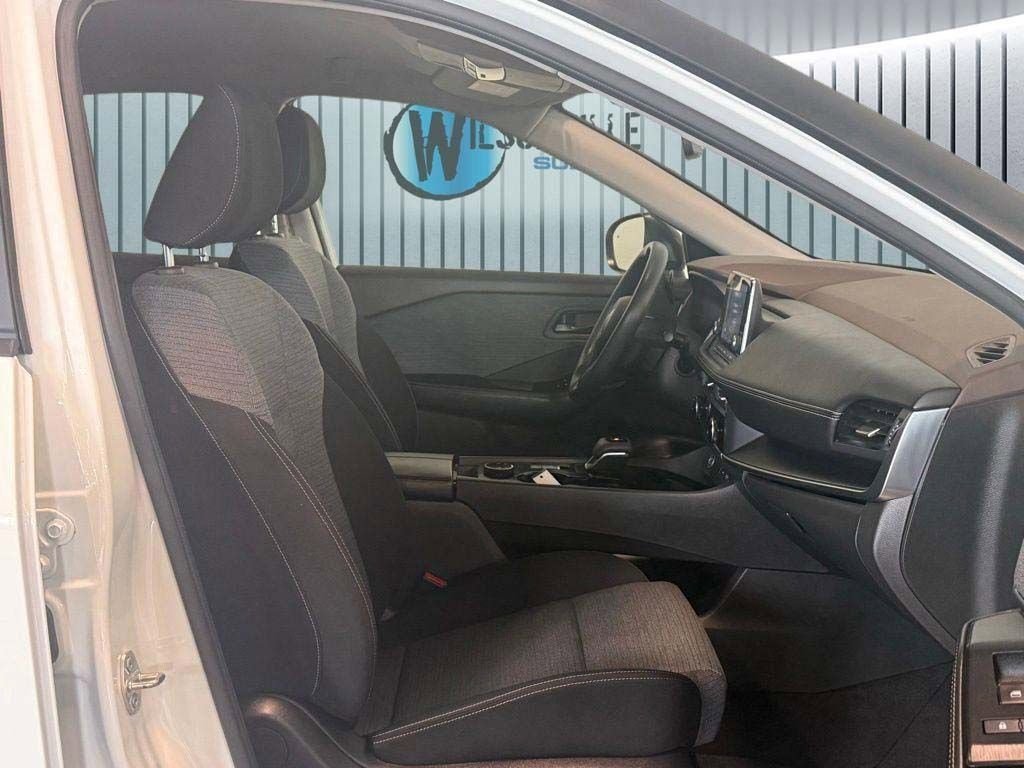 Used 2022 White Nissan S image 6