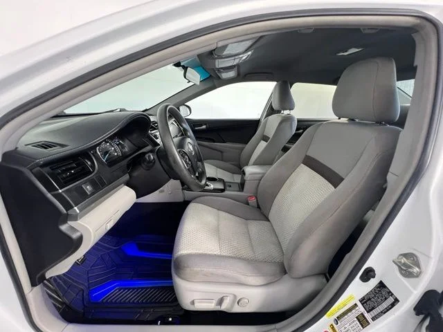 Used 2014 White Toyota LE image 11