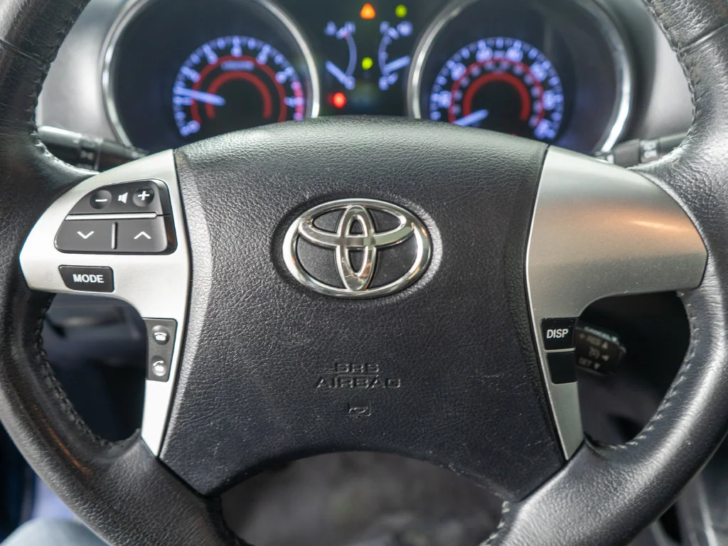 Used 2013 Blue Toyota SE image 15