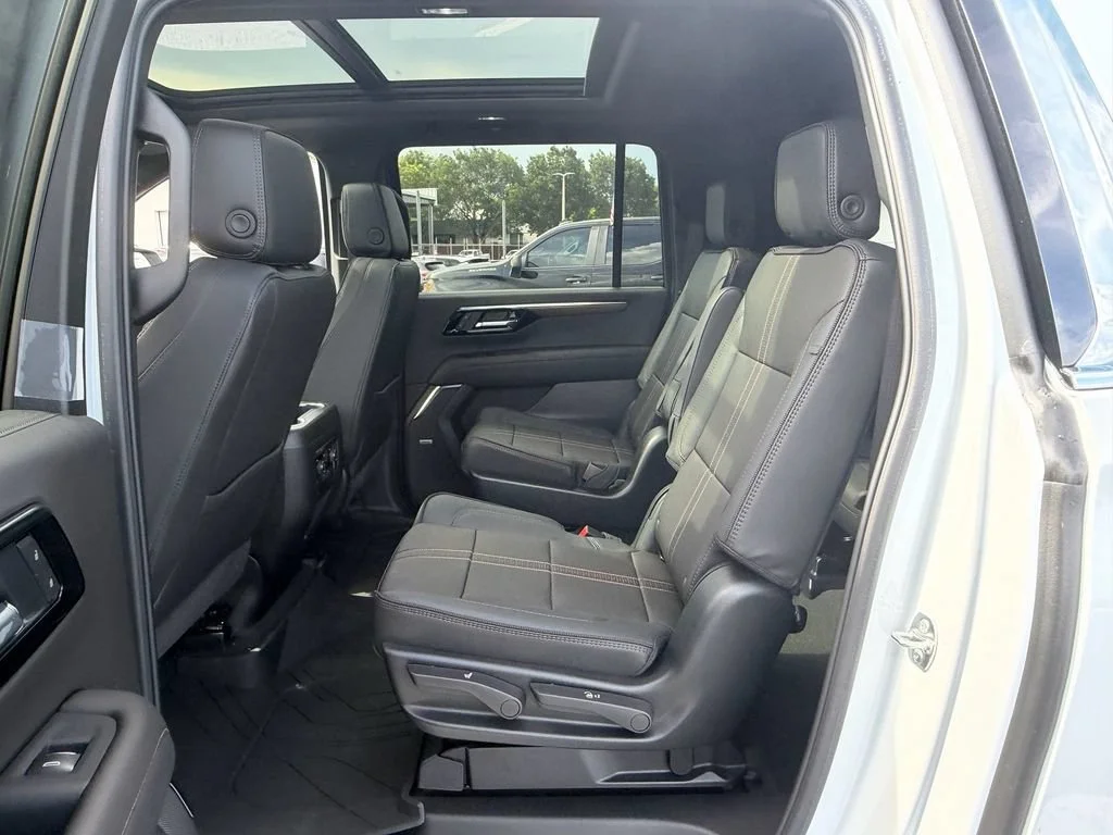 New 2026 Polar White Tricoat Chevrolet High Country image 10