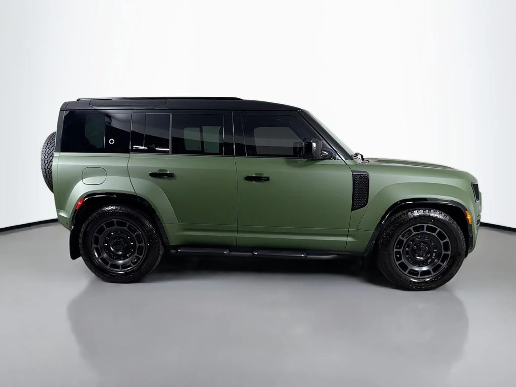 New 2026 Narvik Black Land Rover OCTA Black image 4