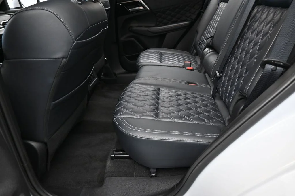 Used 2024 White Mitsubishi SEL image 31