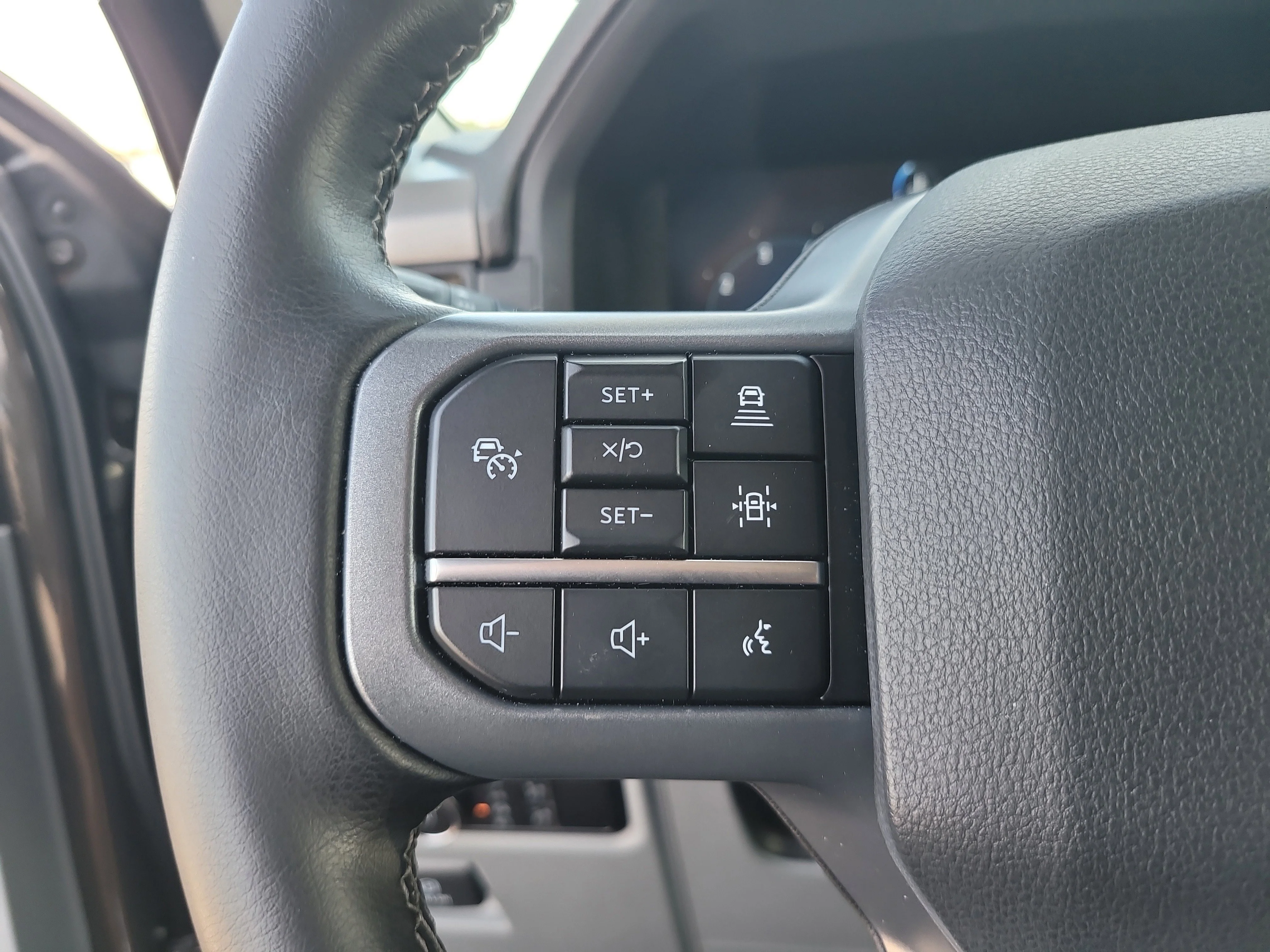 Used 2024 Bronze Metallic Ford XLT image 28