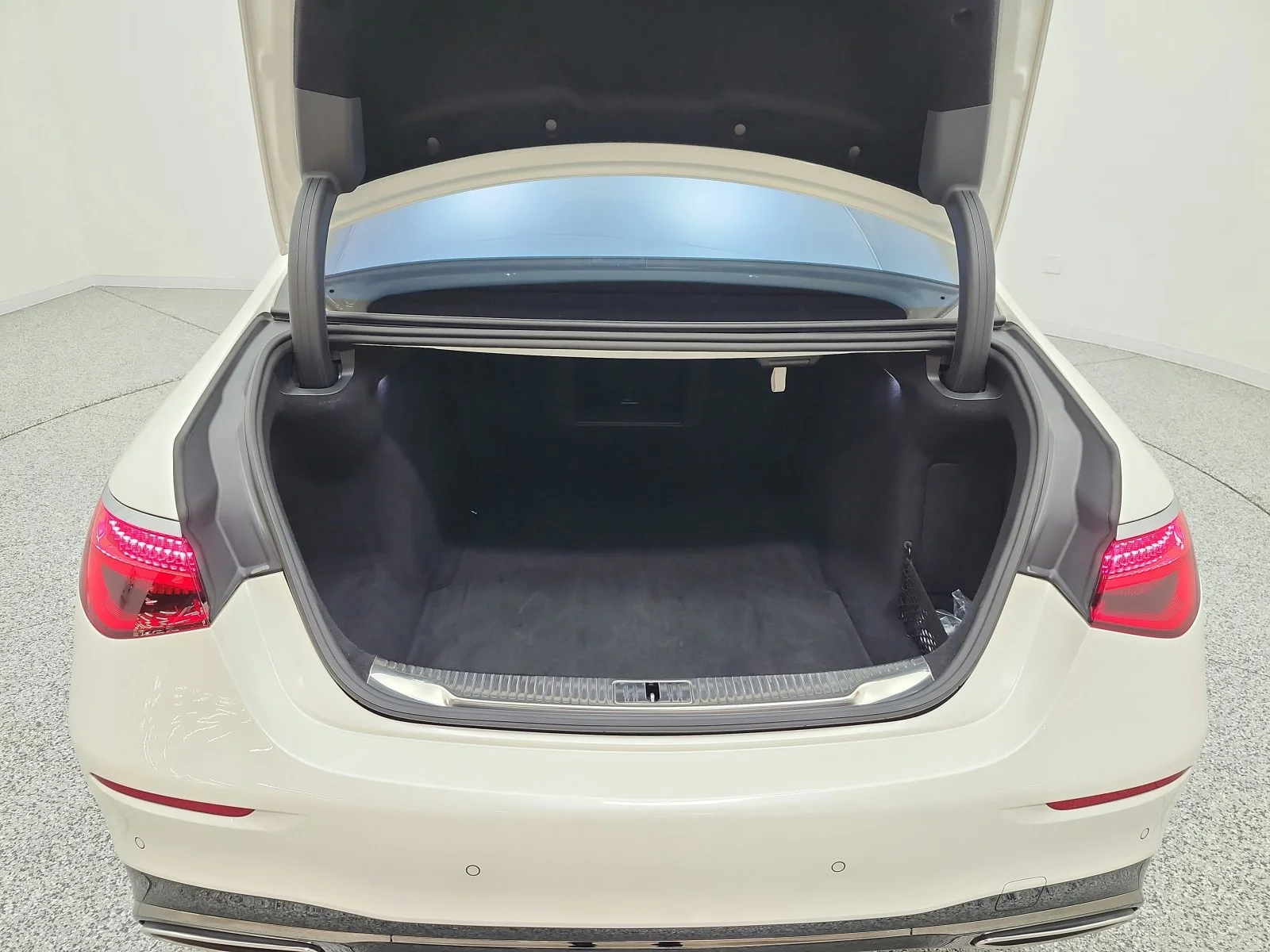Used 2023 MANUFAKTUR Diamond White Mercedes-Benz S 500 4MATIC® Sedan image 26
