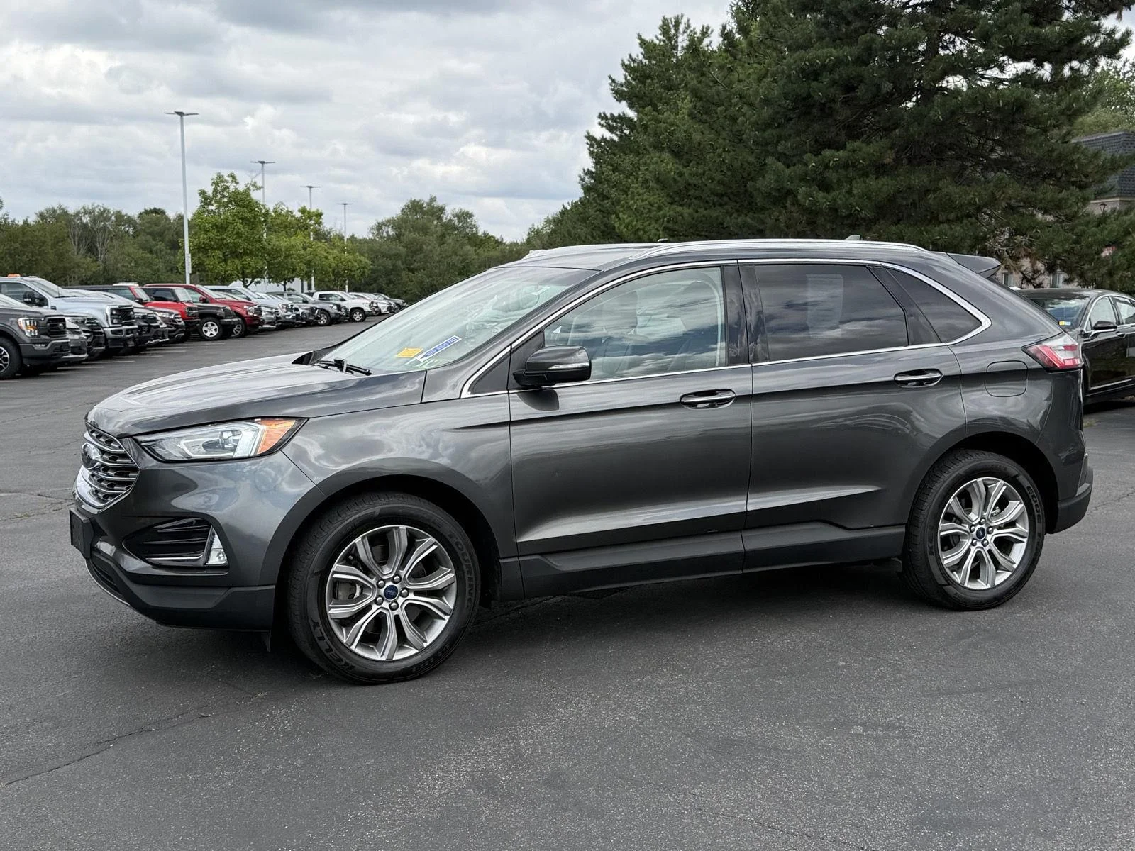Used 2019 Magnetic Ford Titanium image 4