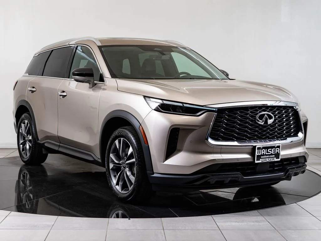 Used 2023 Warm Titanium INFINITI LUXE image 12