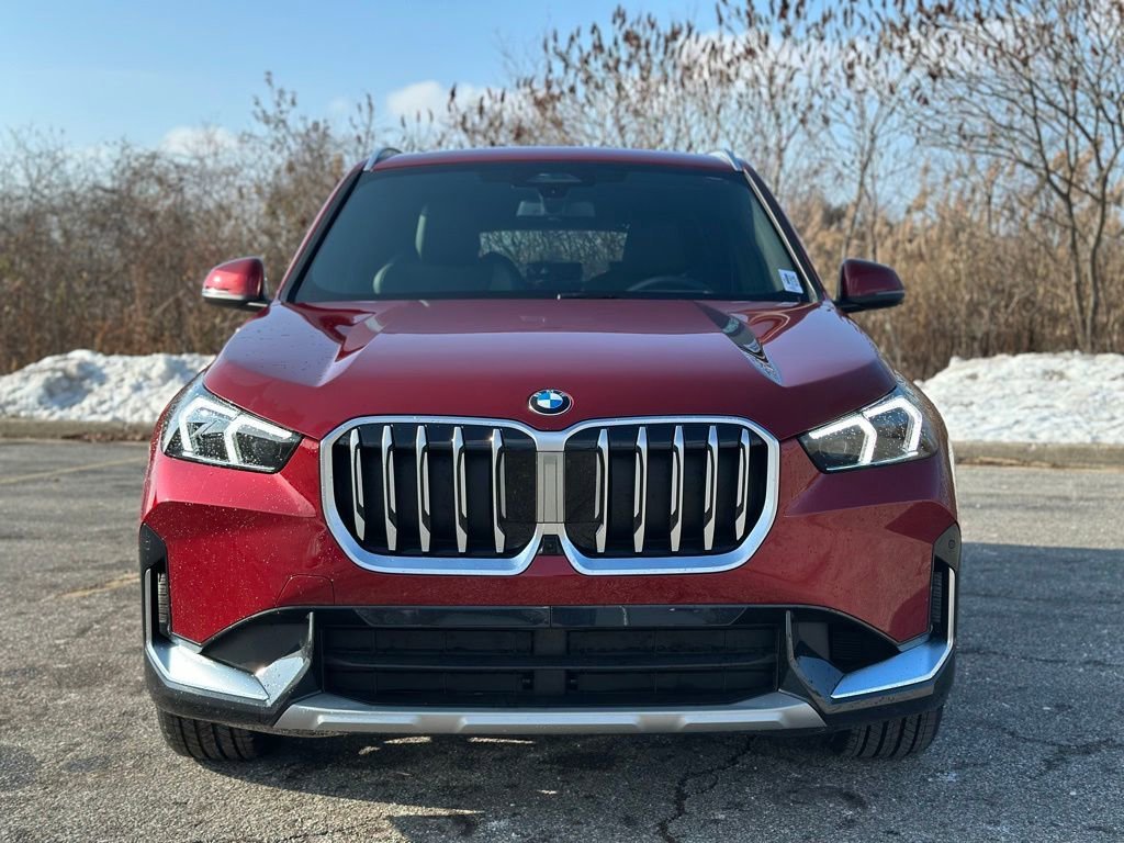 New 2026 Vegas Red Metallic BMW xDrive28i image 2