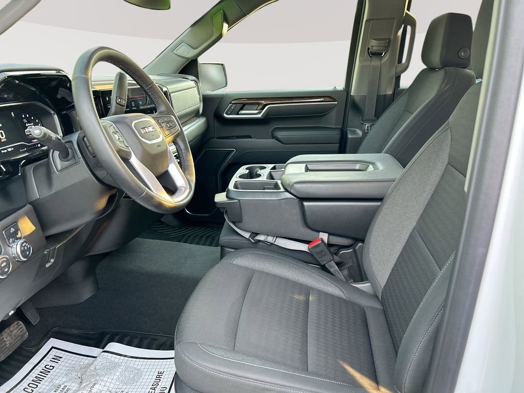 Used 2025 Summit White GMC Elevation image 22