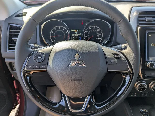 New 2027 Red Mitsubishi SE image 32