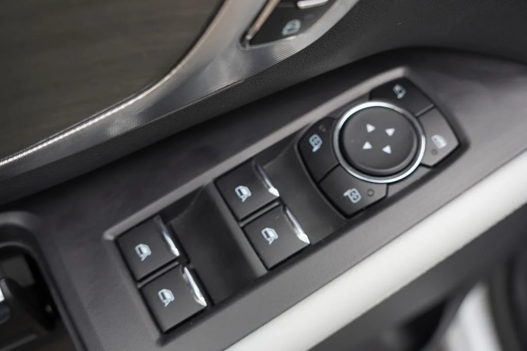 Used 2025 Silver Ford Platinum image 27