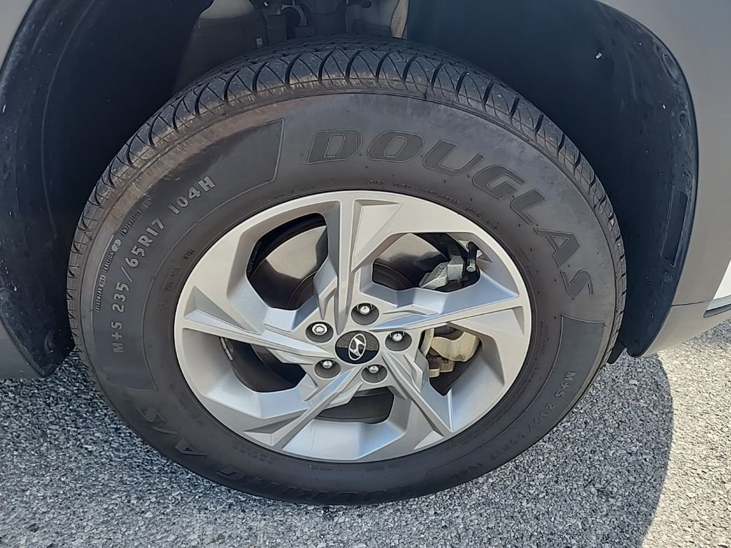 Used 2023 White Hyundai SEL image 3
