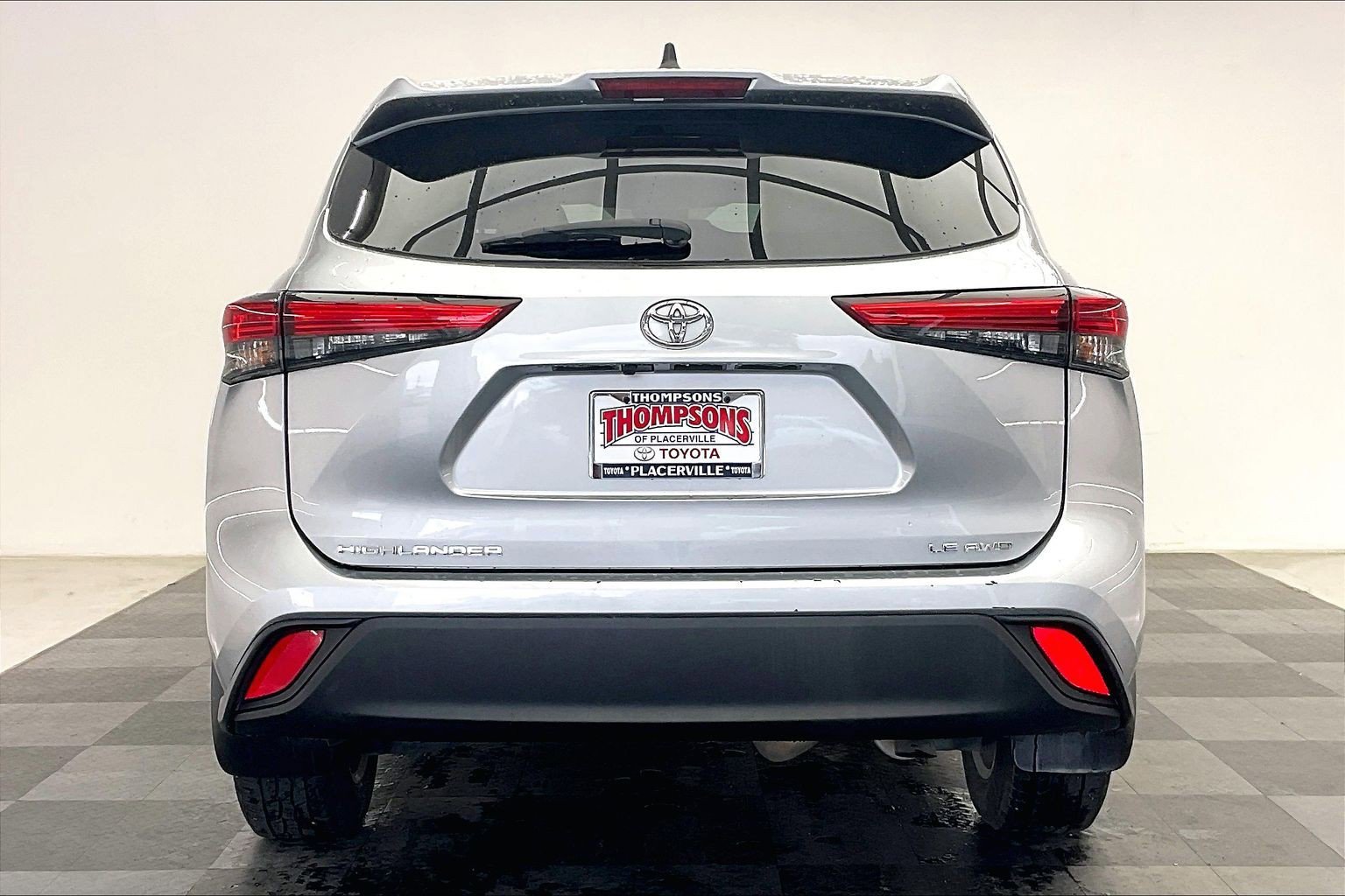 2023 Toyota Highlander LE photo 2