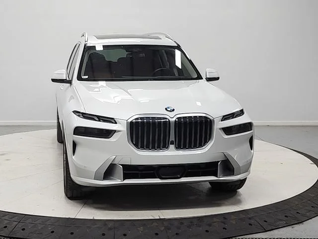 Used 2024 White BMW xDrive40i image 3