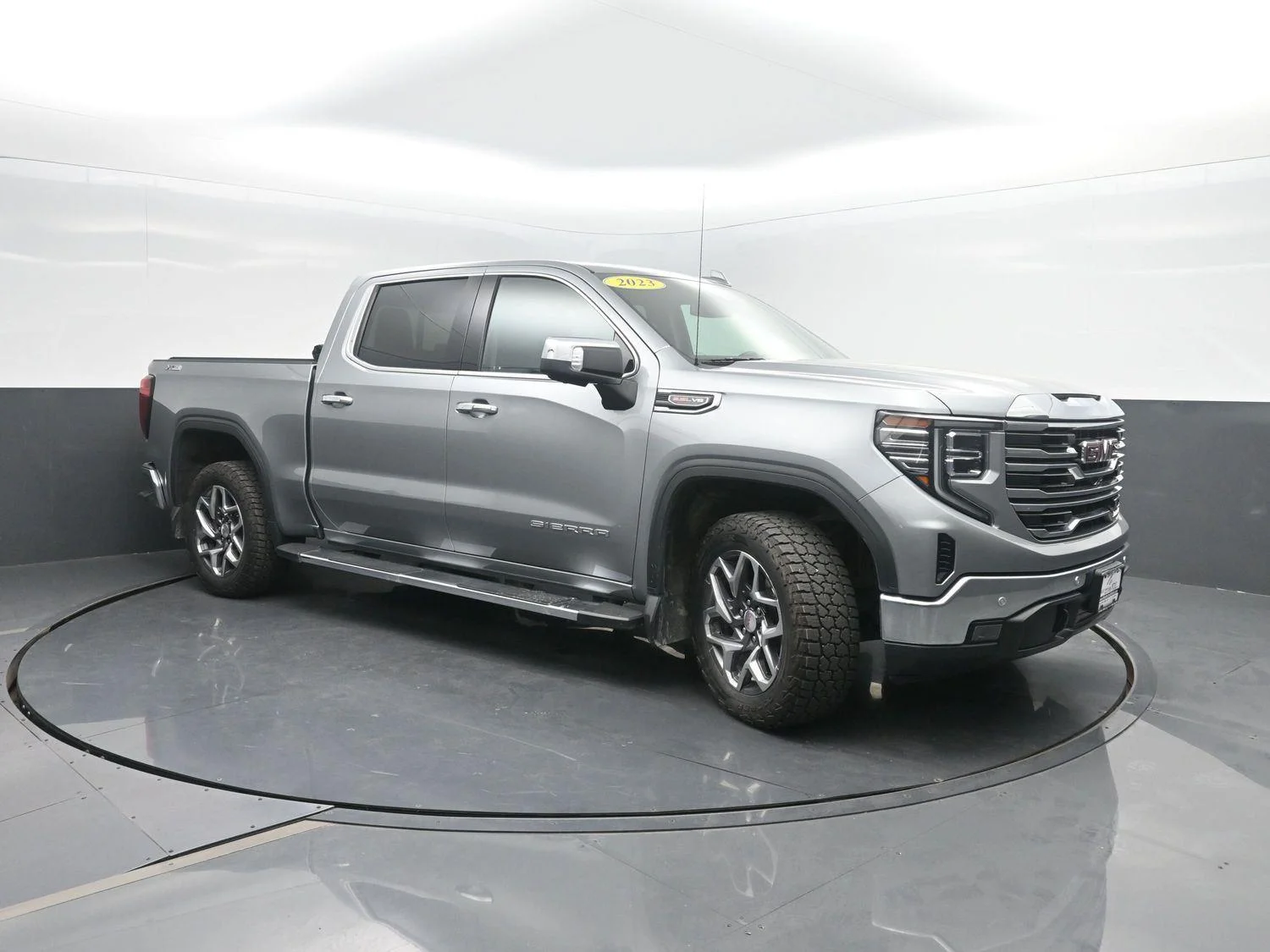 Used 2023 SILVER                    GMC  image 4