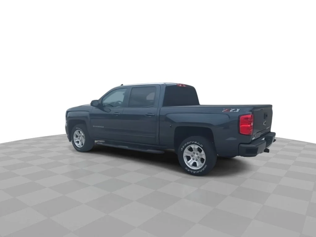 Used 2018 Gray Chevrolet LT image 6
