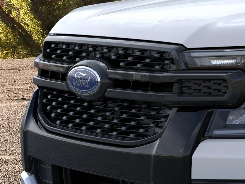 New 2025 Oxford White Ford XLT image 40
