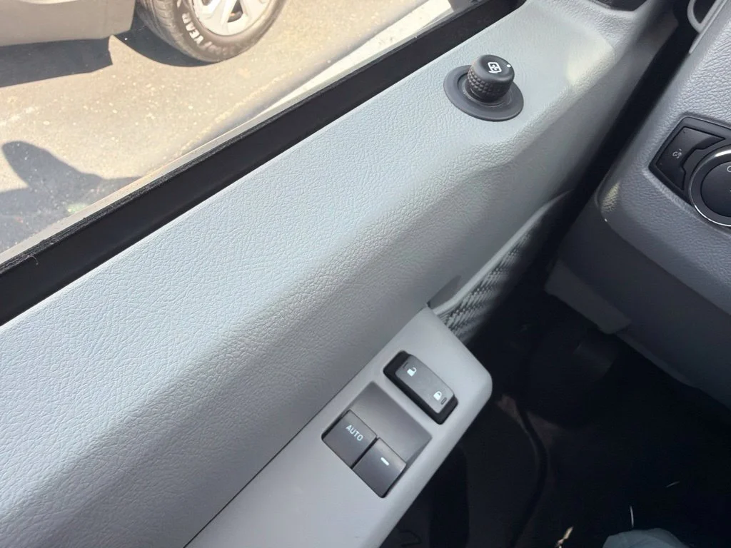 New 2027 Oxford White Ford E-350 SRW image 21