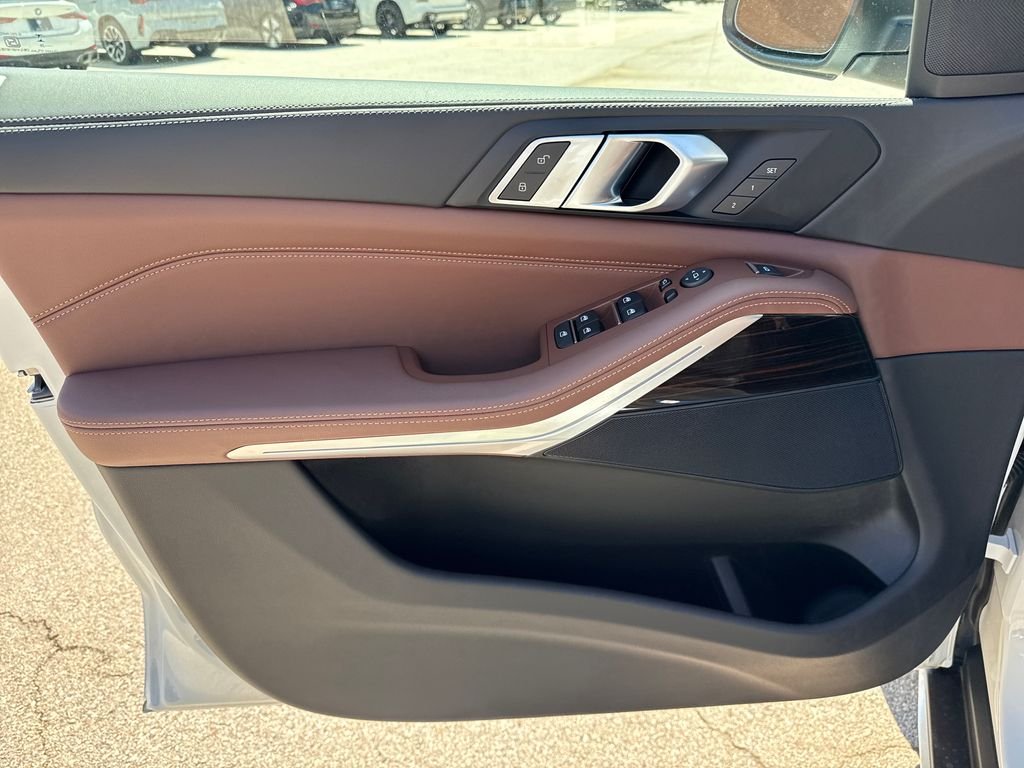 New 2026 White BMW xDrive40i image 12