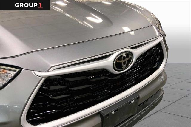 Certified Used 2025 PRECIOUS METAL Toyota  image 30