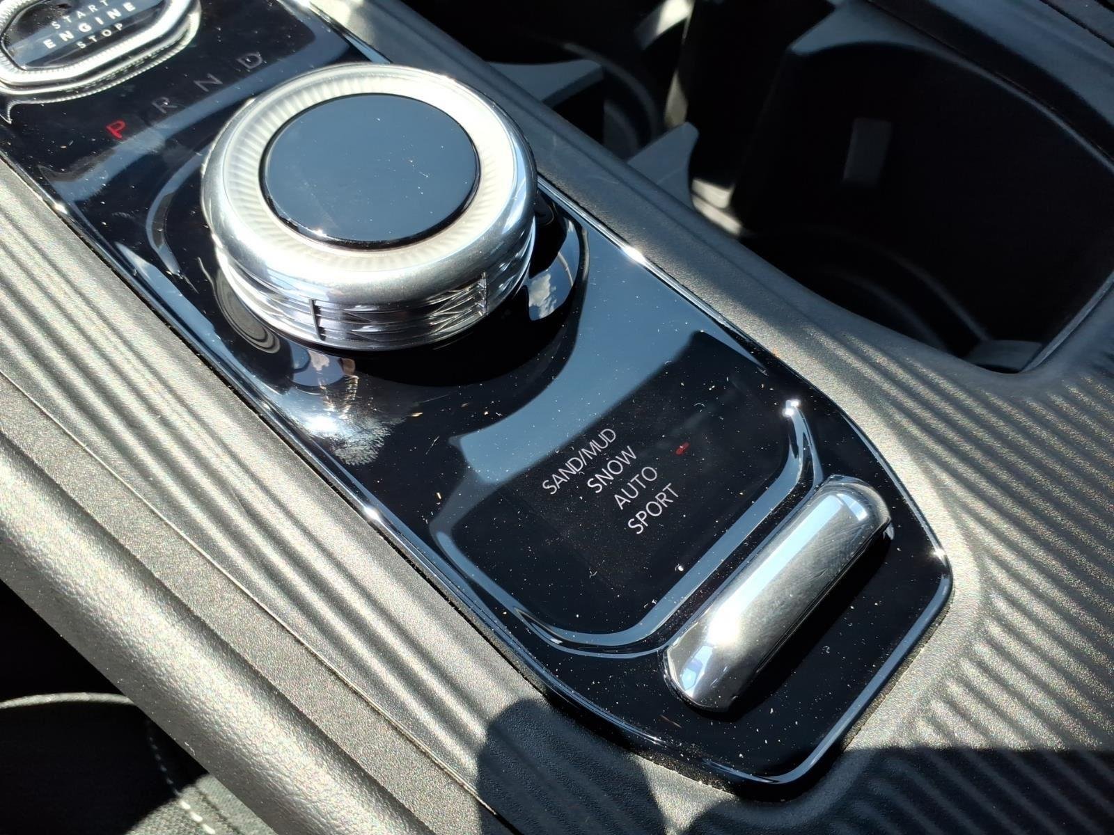 New 2026 Hydro Blue Pearl-Coat Exterior Paint Jeep Laredo image 8