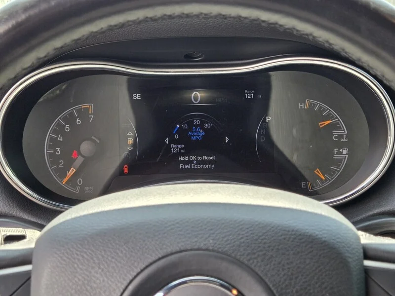 Used 2020 Diamond Black Crystal Pearlcoat Jeep Altitude image 18