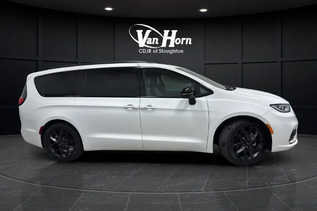 Used 2025 Bright White Clearcoat Chrysler Limited image 8