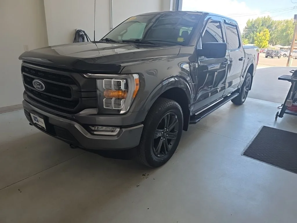 Used 2023 Gray Metallic Ford XLT image 3