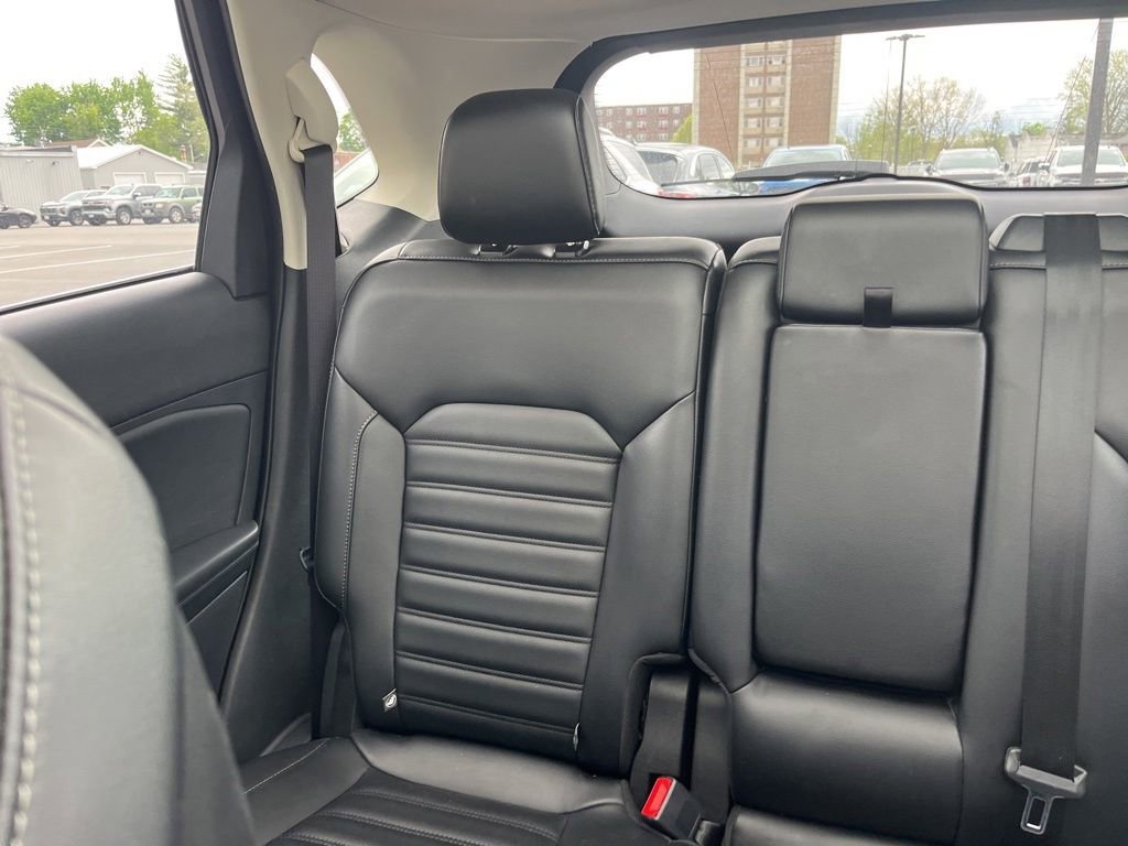 Used 2019  Ford SEL image 13