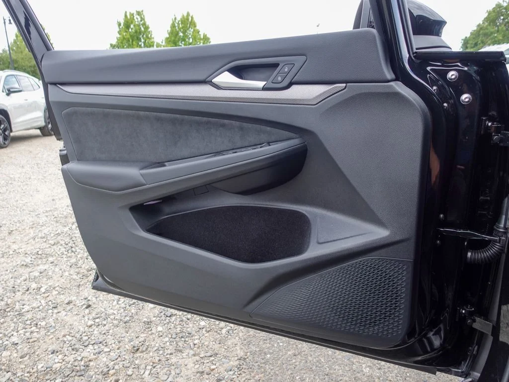New 2026 Mythos Black Metallic Volkswagen 2.0T SE image 17
