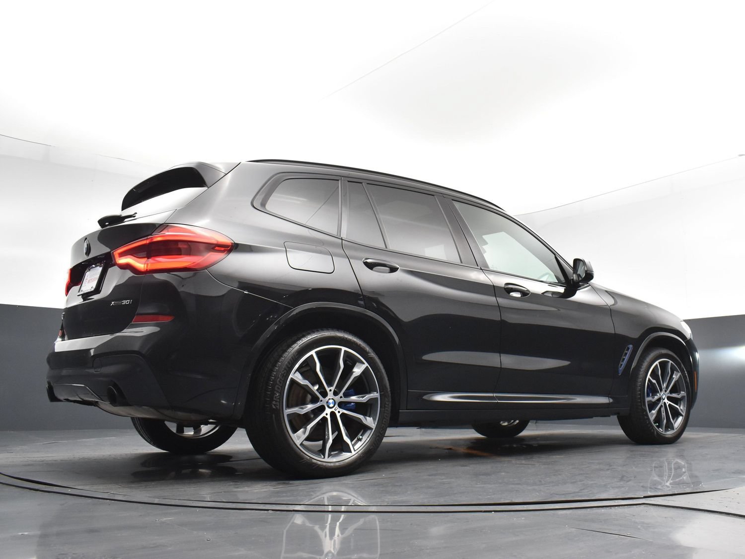 Used 2021 Black BMW xDrive30i image 26