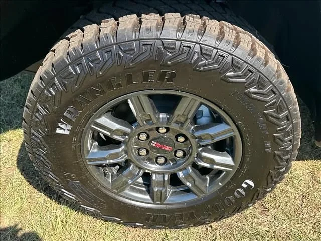 New 2026 Sterling Metallic GMC AT4X image 18