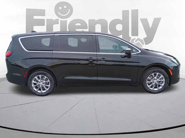 New 2027 Diamond Black Crystal Pearl-Coat Exterior Paint Chrysler Select image 4