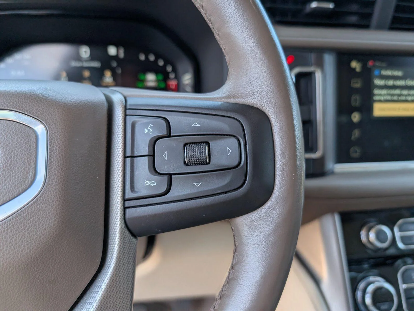 Used 2022 White Frost Tricoat GMC Denali image 27