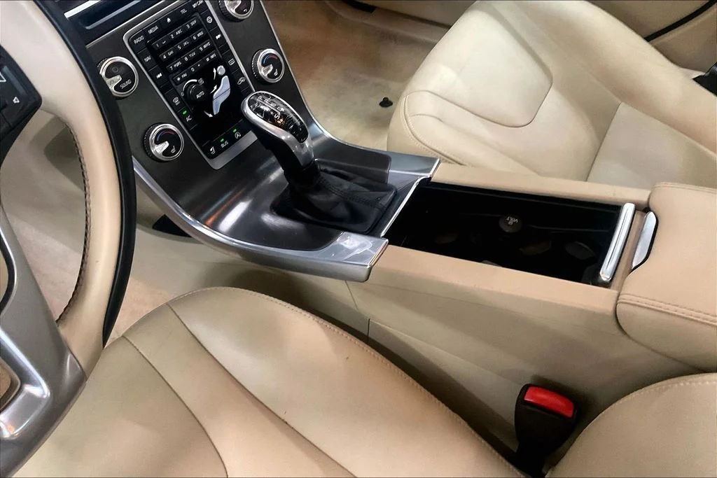Used 2015 Blue Volvo T5 Premier image 17