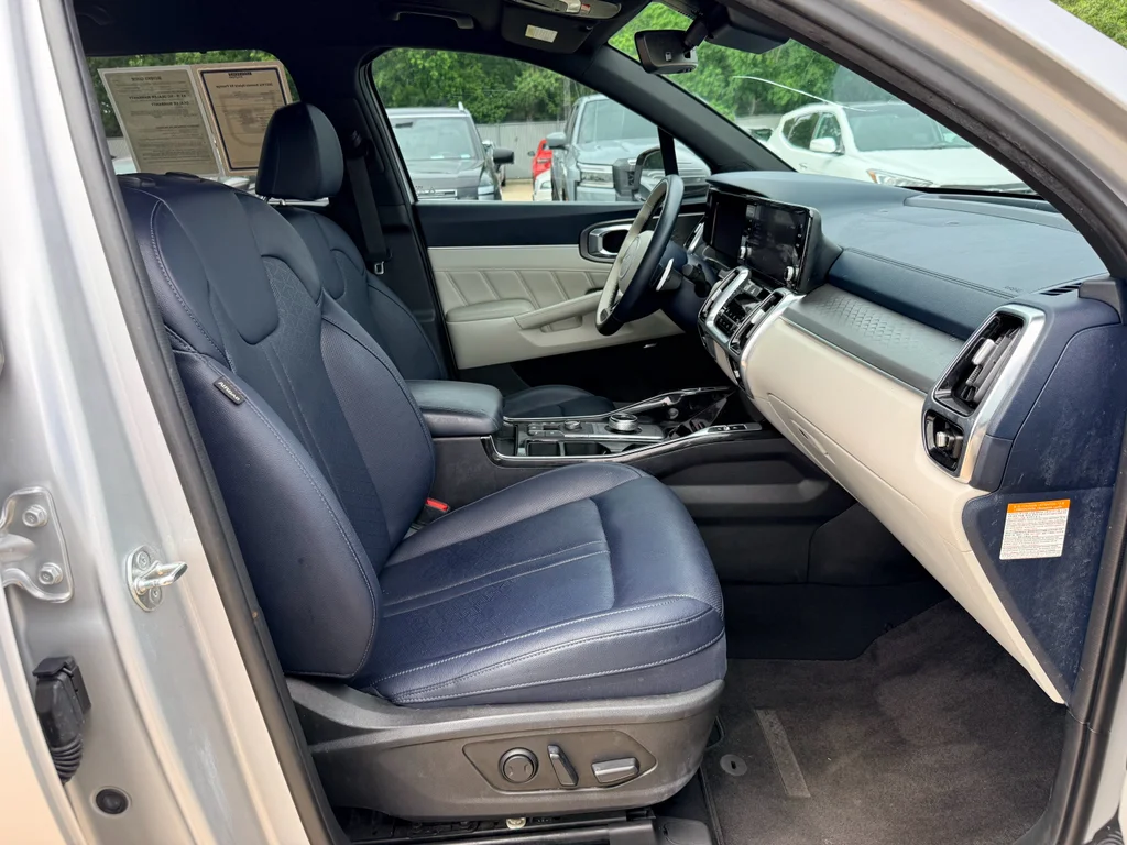 Used 2023 Silky Silver Kia SX Prestige image 13