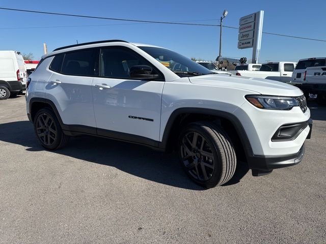 New 2026 Bright White Clear-Coat Exterior Paint Jeep Latitude image 10