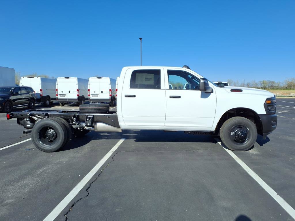 2025 RAM 3500 Chassis Tradesman - Photo 19