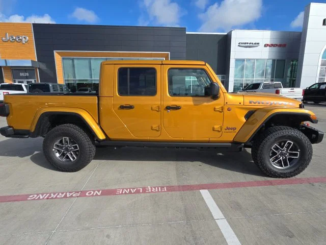 New 2026 Goldilocks Exterior Paint Jeep Mojave image 4
