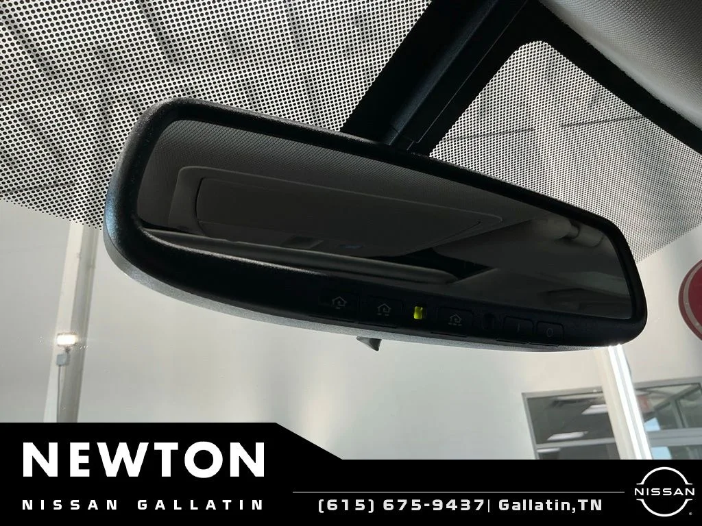 Used 2019 Pearl White Nissan Platinum image 39