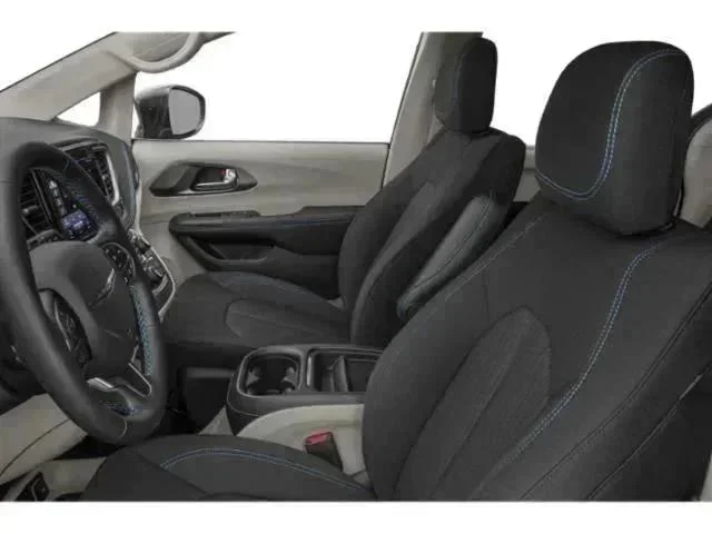 Used 2023 White Chrysler Limited image 9