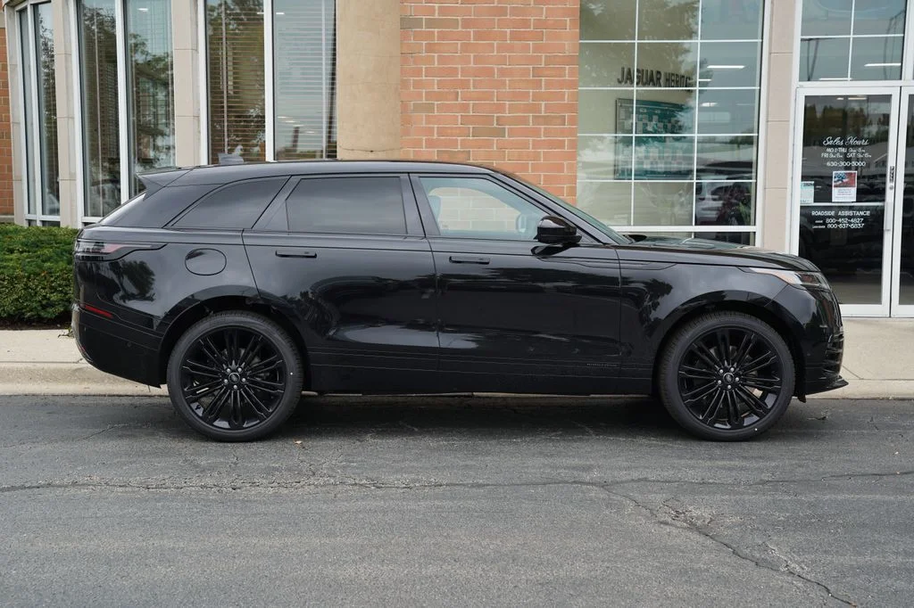 New 2026 Santorini Black Land Rover Belgravia Edition image 7