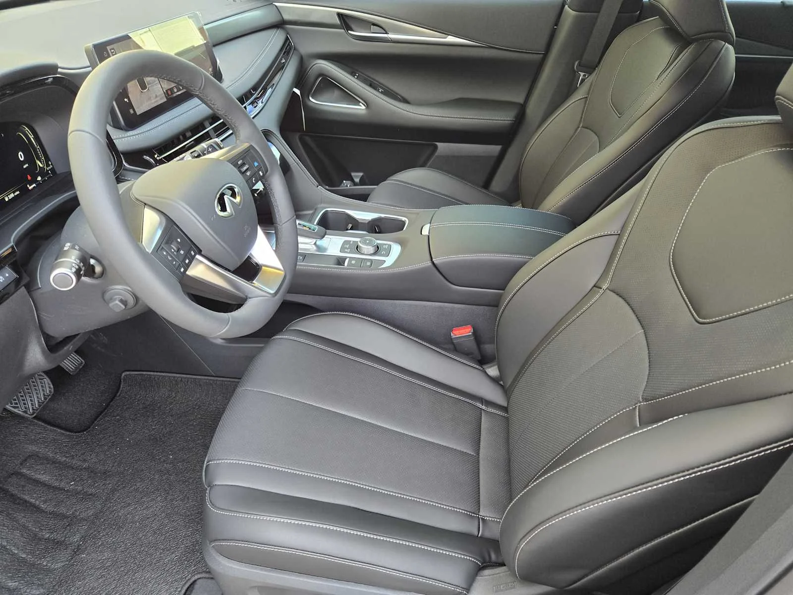 Certified Used 2026 Radiant White INFINITI LUXE image 9