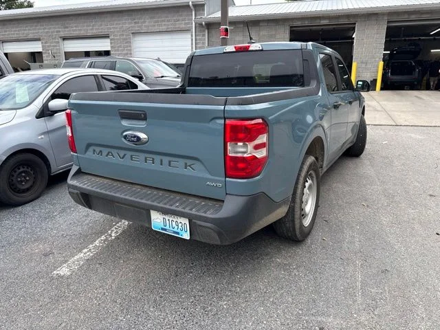 Used 2022  Ford XL image 2