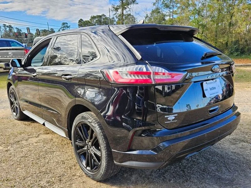 Used 2024 Agate Black Metallic Ford ST-Line image 10