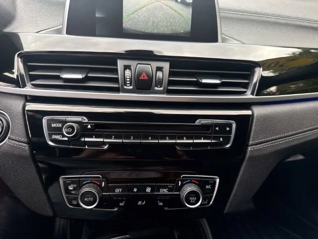 Used 2018 Blue BMW xDrive28i image 25