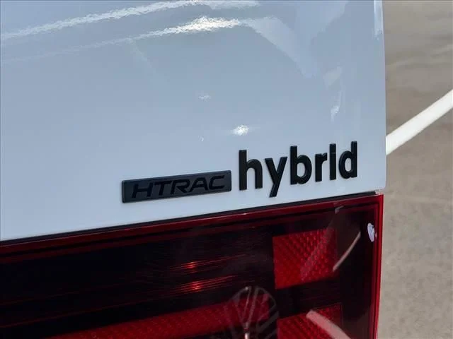 Used 2025 White Hyundai Calligraphy image 30