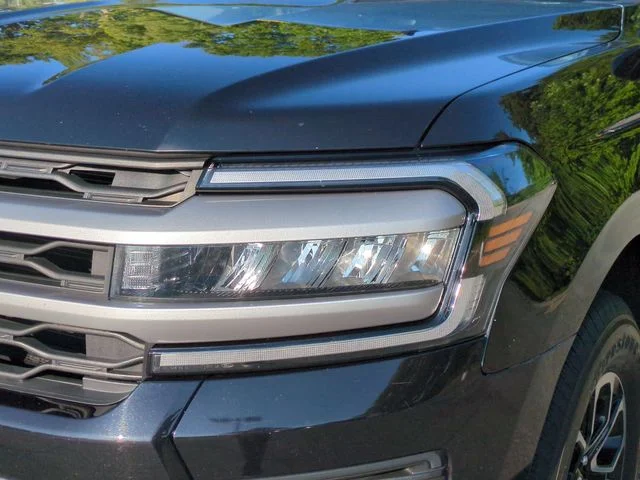 Used 2022 Black Ford XLT image 9