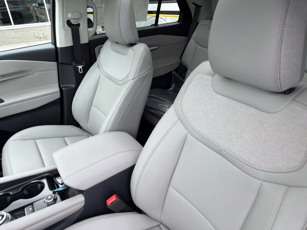 New 2026 Carbonized Gray Metallic Ford Active image 10