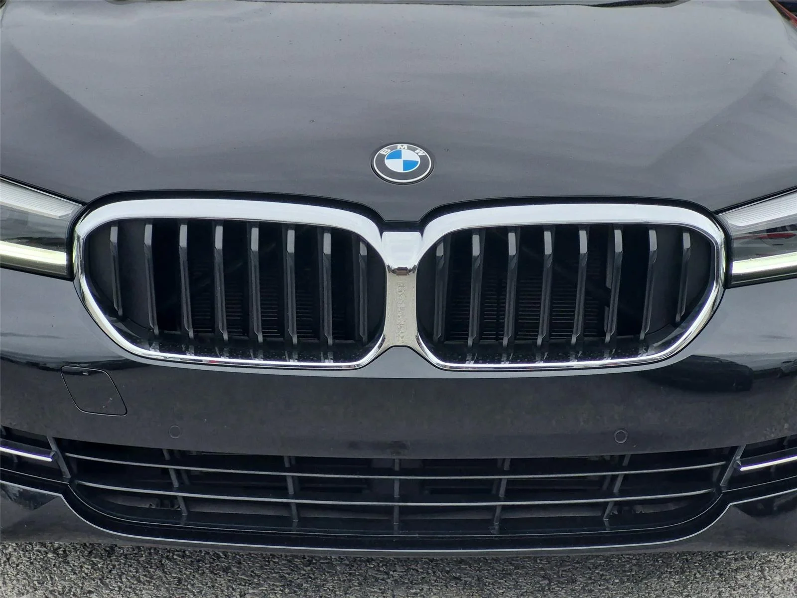 Certified Used 2023 Black Sapphire Metallic BMW xDrive image 14